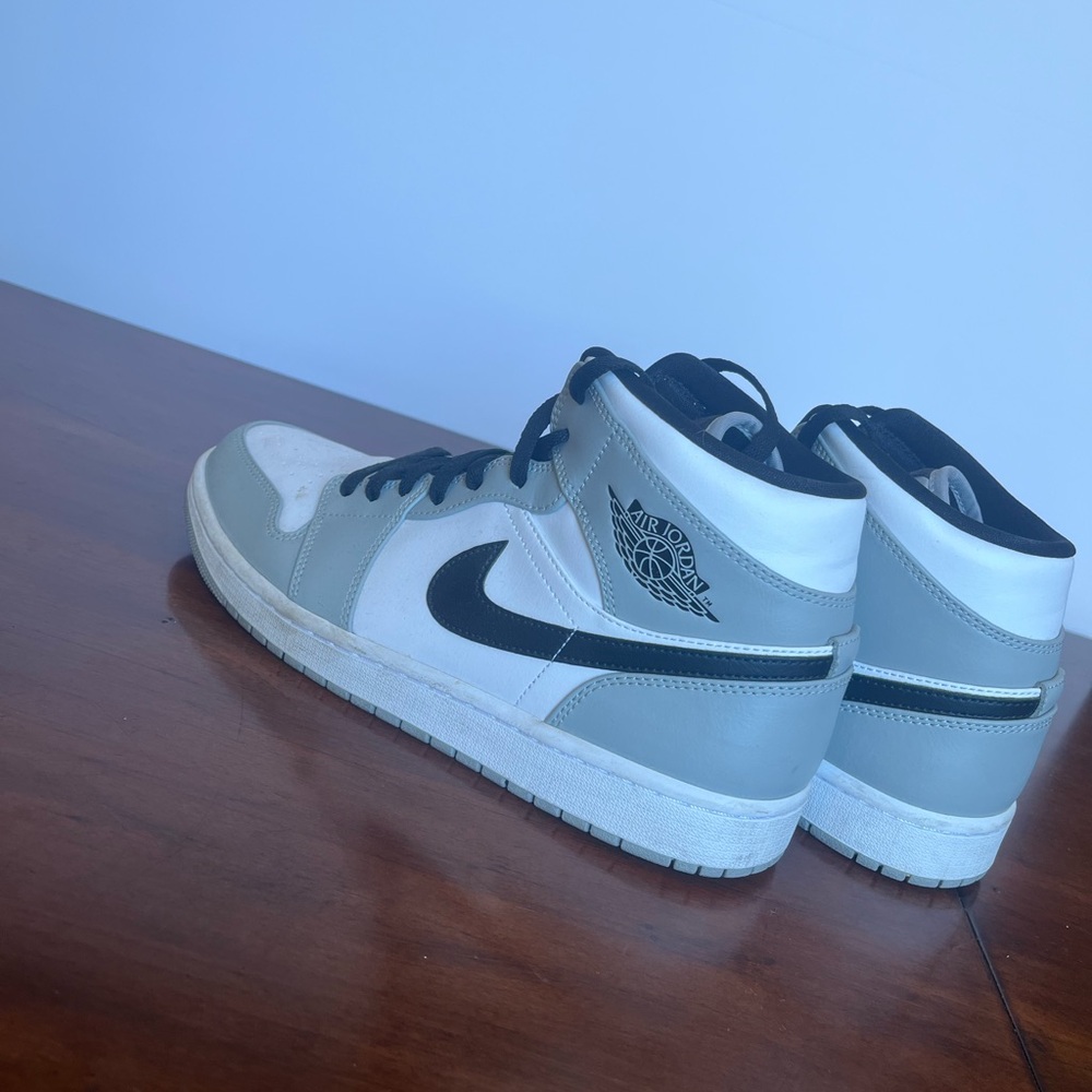 Nike Air Jordan High-Tops - White and Gray